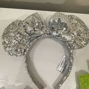 Shining Bright Silver Minnie Mouse Ears - like new!